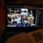 Když nemohou děti ani knihy do školy...